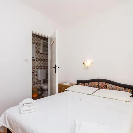 2 Bedroom Awesome In Rab