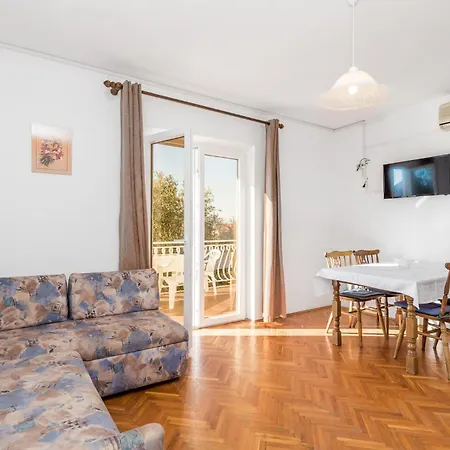 2 Bedroom Awesome In Rab Апартаменты Palit