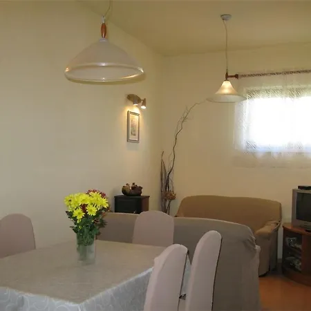 Апартаменты 2 Bedroom Awesome In Rab Palit