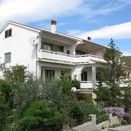 2 Bedroom Awesome In Rab Апартаменты *