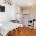 Apartment 2 Bedroom Awesome In Rab Palit