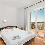 Apartment 2 Bedroom Awesome In Rab Palit