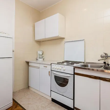 2 Bedroom In Rab アパート *