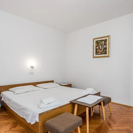 2 Bedroom In Rab アパート *