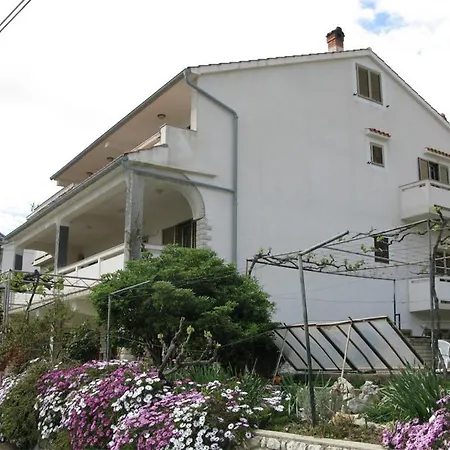 アパート 2 Bedroom In Rab Palit