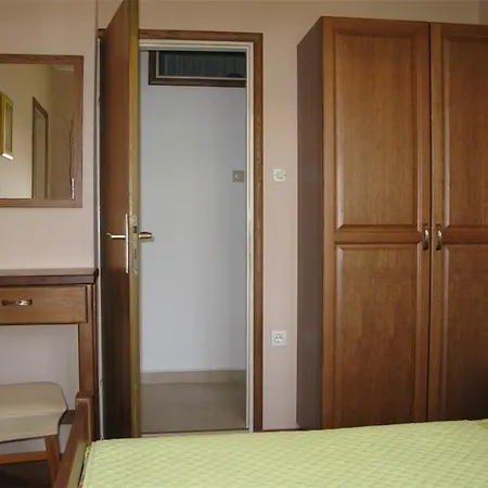 Apartment 2 Bedroom In Rab