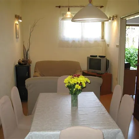 Apartment 2 Bedroom In Rab