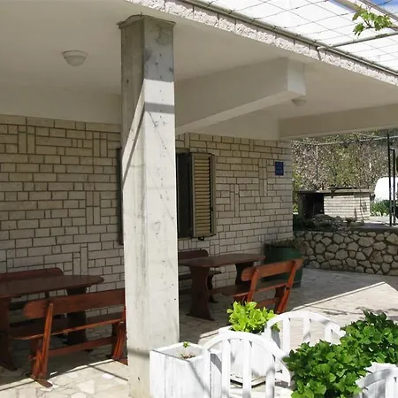 Apartment 2 Bedroom In Rab *