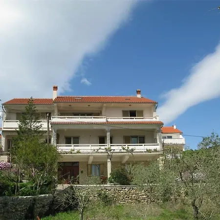 2 Bedroom Awesome In Rab