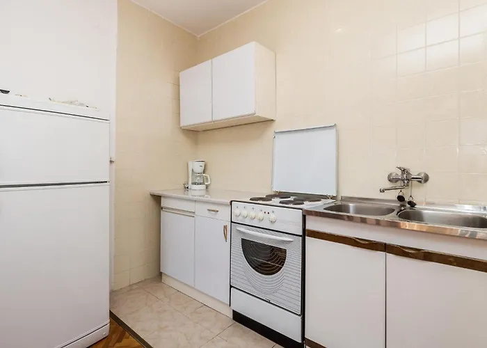 2 Bedroom Awesome In Rab 公寓 *