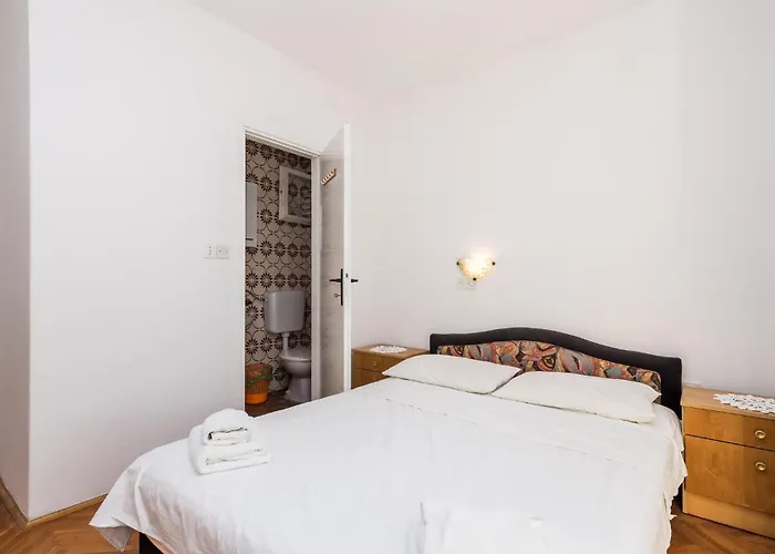 2 Bedroom Awesome In Rab