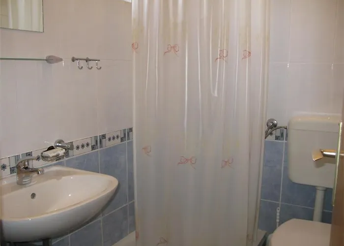 2 Bedroom Awesome In Rab * Palit