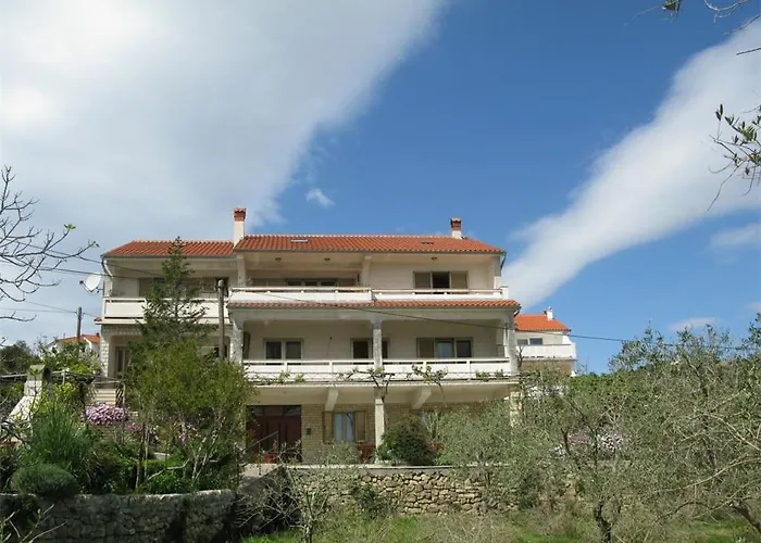 2 Bedroom Awesome In Rab